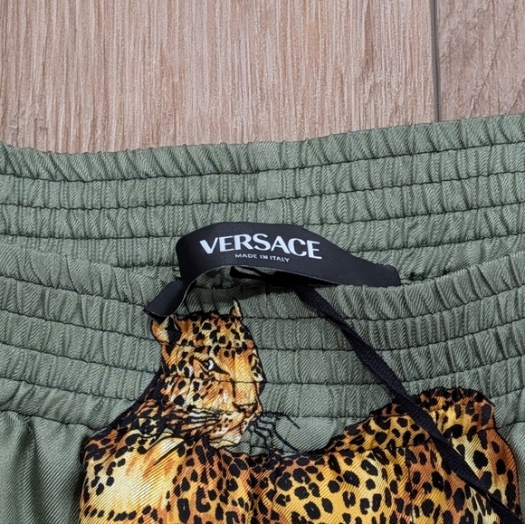 $890 Mens Versace "Wild Cat" Silk Shorts Light Green 52 US 36 - Picture 5 of 8